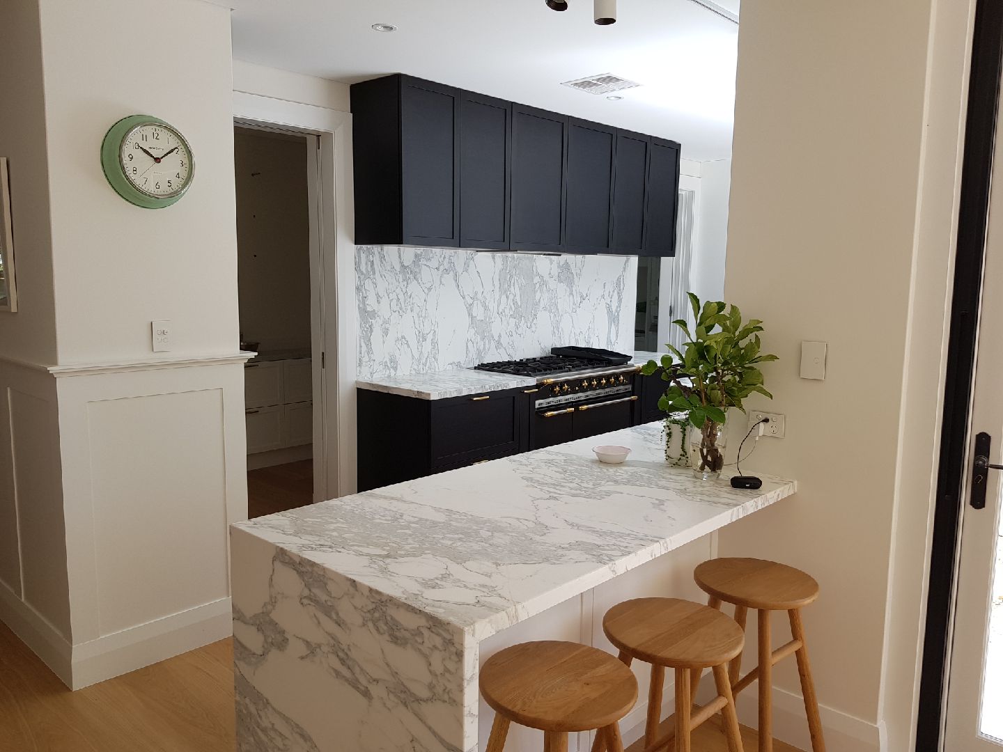 porcelain engineered stone display wall and counter